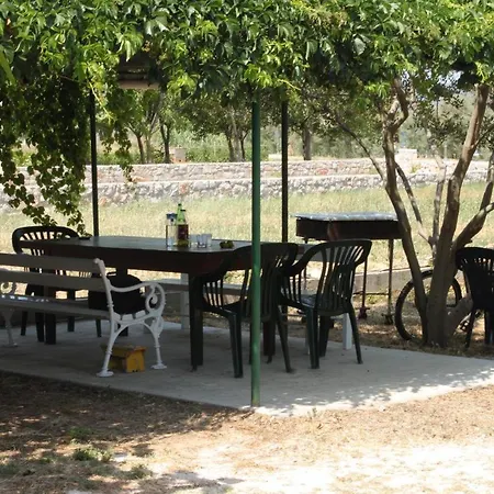 Nevidjane 325b דירה *
