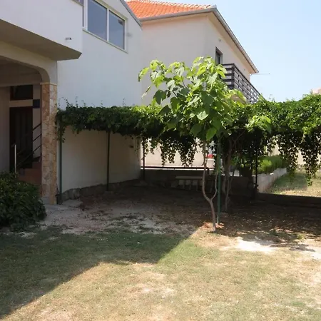 Nevidjane 325b דירה דוברופוליינה